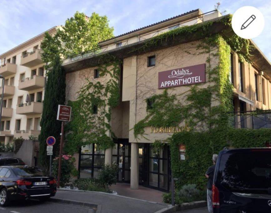 Ma Place Au Sud Aix Parking Aix-en-Provence Ngoại thất bức ảnh